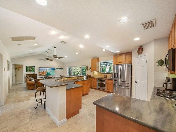 2nd image of 2220 W Pineridge Ct