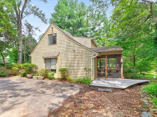 1249 Gristmill Dr, Charlottesville, VA 22902