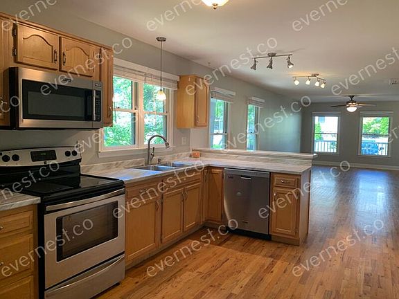 4th image of 422 Rosewood St