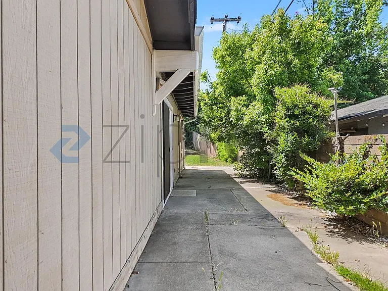 1812 Cirby Way #B — Photo 24