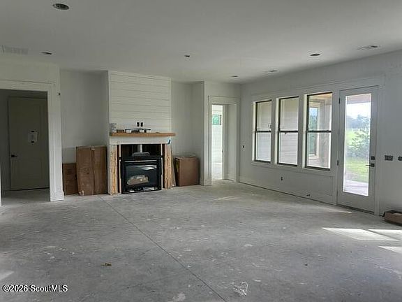 3rd image of 105 Lone Pine Ct