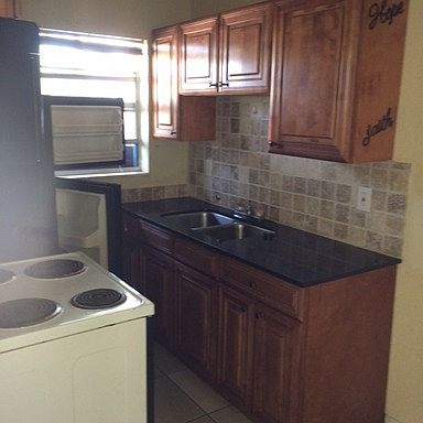 4th image of 925 S K St APT 3