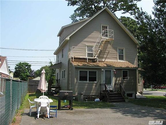 3rd image of 800 Deer Park Ave