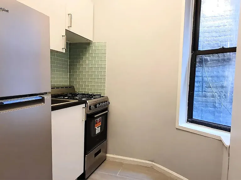 320 E 90th St #4B — Photo 5