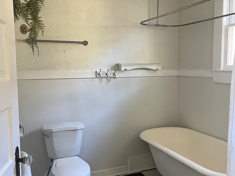 2905 E Jackson St — Photo 13