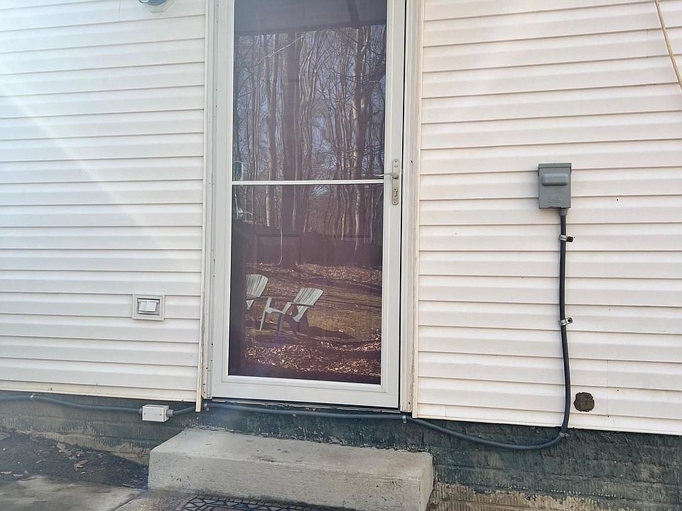 1st image of 76 Cherry Laurel Dr