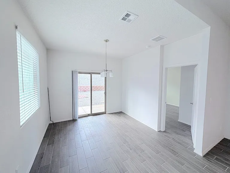 5777 Cosmo Ct NE — Photo 15
