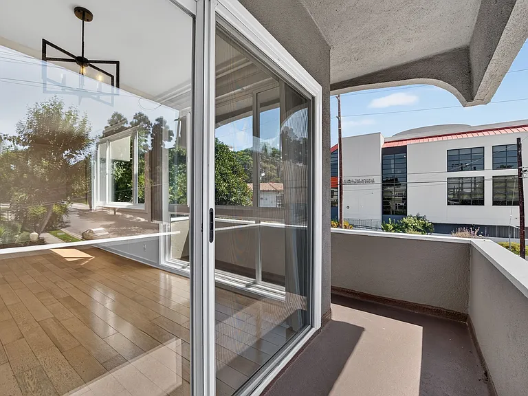 PRIVATE PATIO