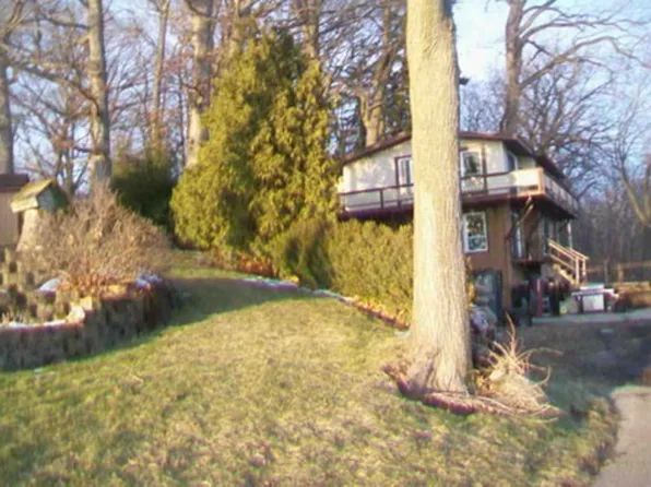 7577 E Lake Shore Dr, New Carlisle, IN 46552