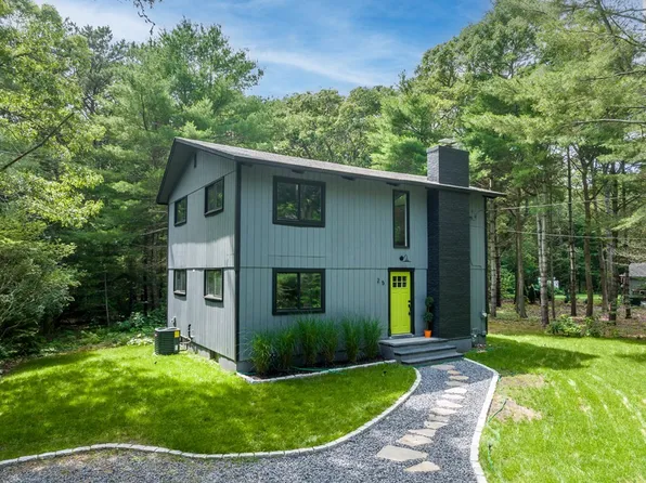 25 Hayes Rd, Barnstable, MA 02630