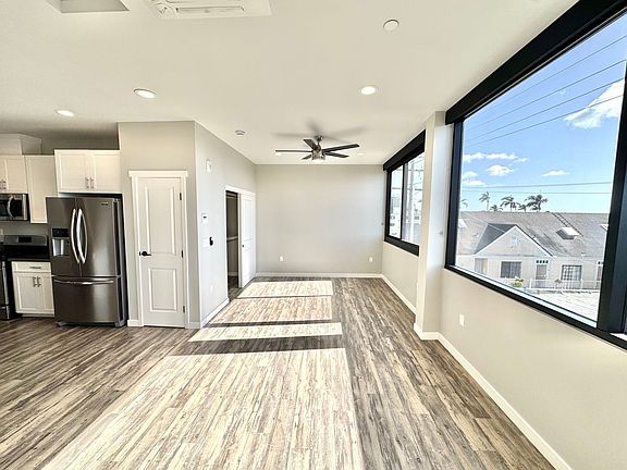 5th image of 325 Robinson Ave #302
