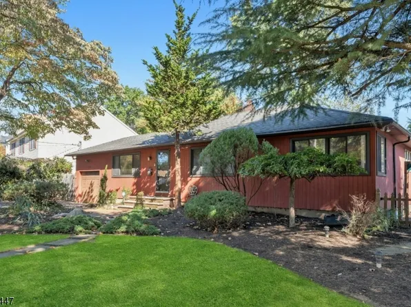 192 Valley Rd, River Edge Boro, NJ 07661