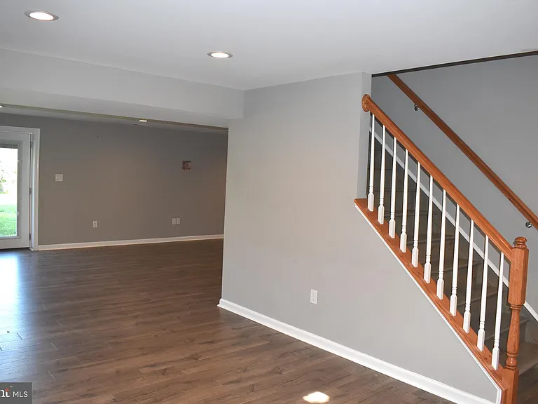 2174 E Greenleaf Dr — Photo 24