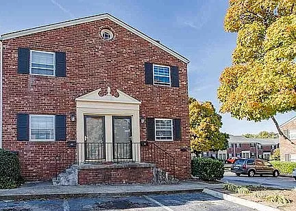 2530 E North St Photo 1