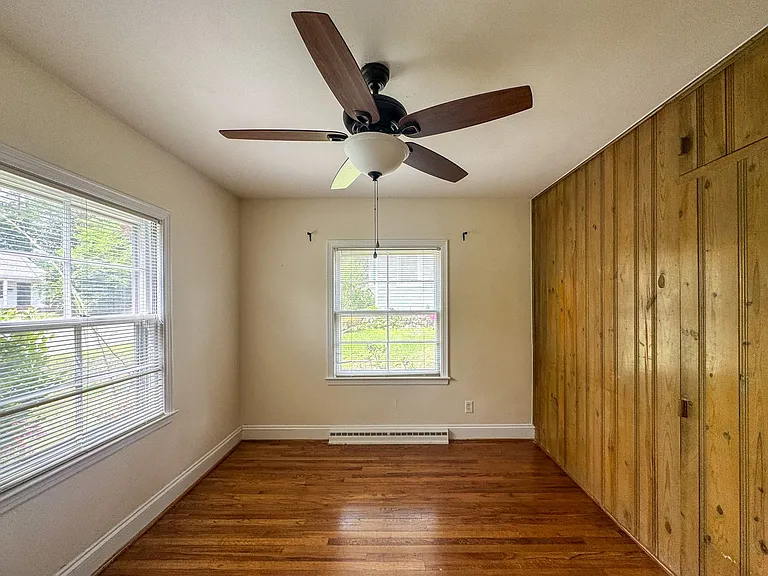 318 Fairwood Ct — Photo 12