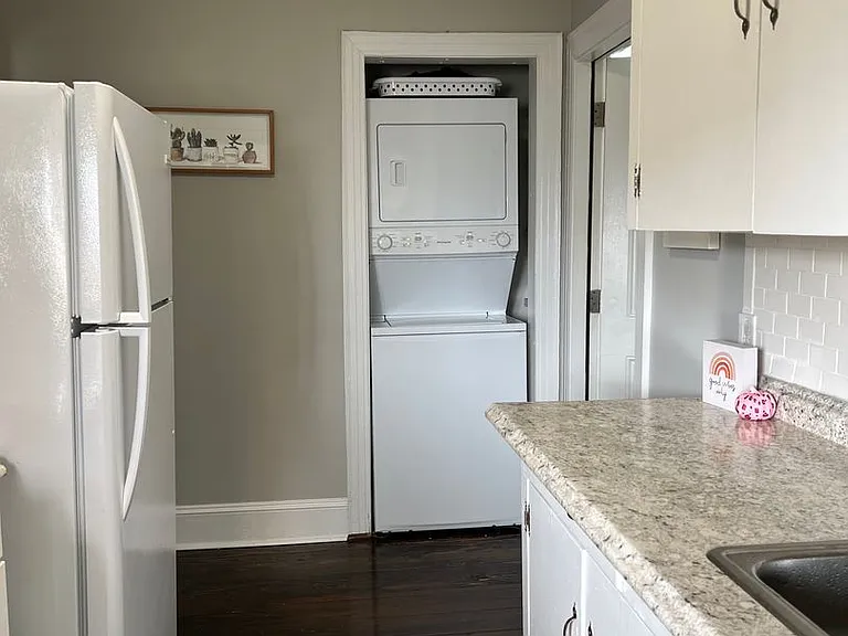 415 Ash St — Photo 28