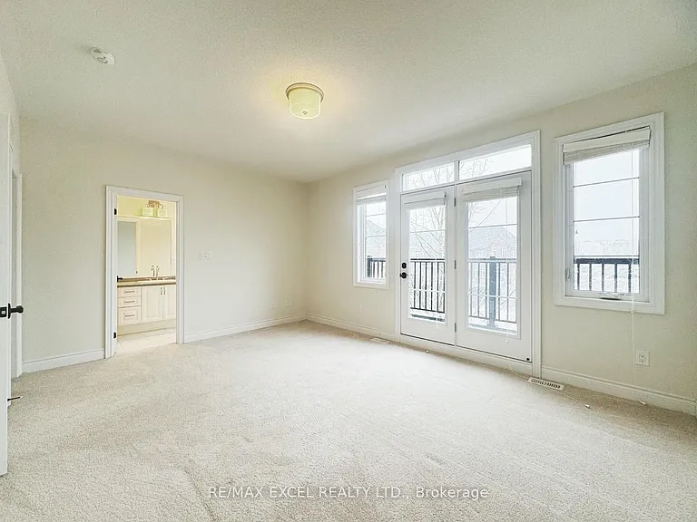 28 Island Green Ln — Photo 11