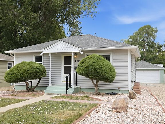 5th image of 820 Vivian St