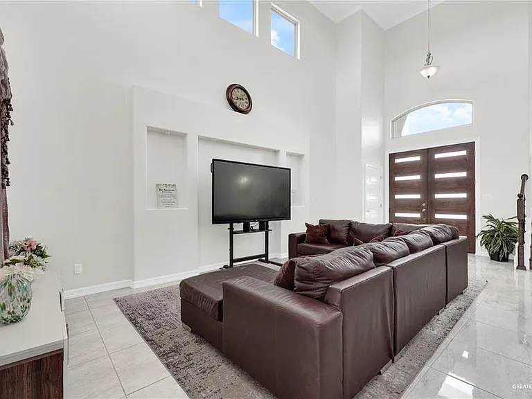 3817 Santa Fe St — Photo 4