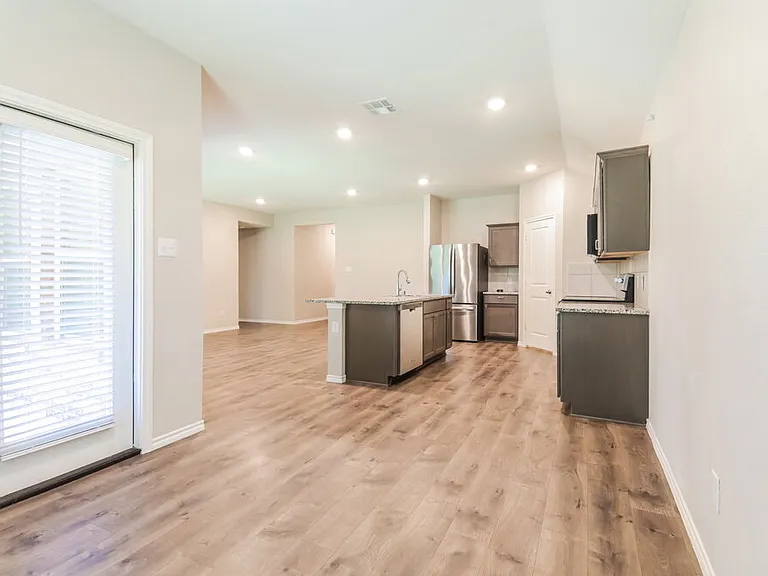 2618 Saldana Dr — Photo 7