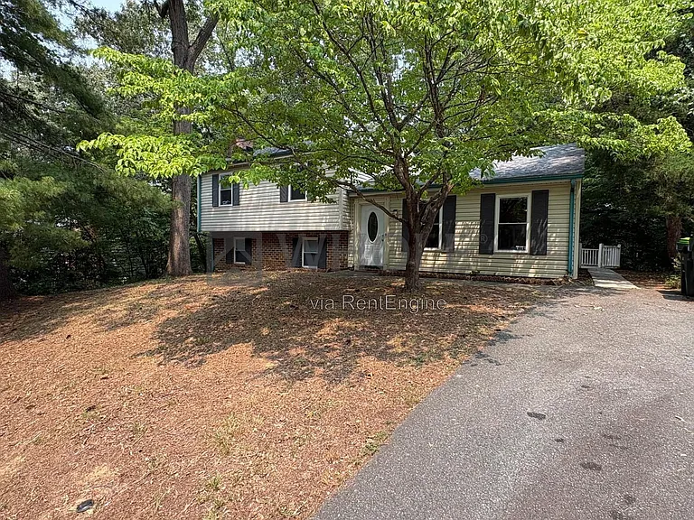 386 Wildwood Ct — Photo 2