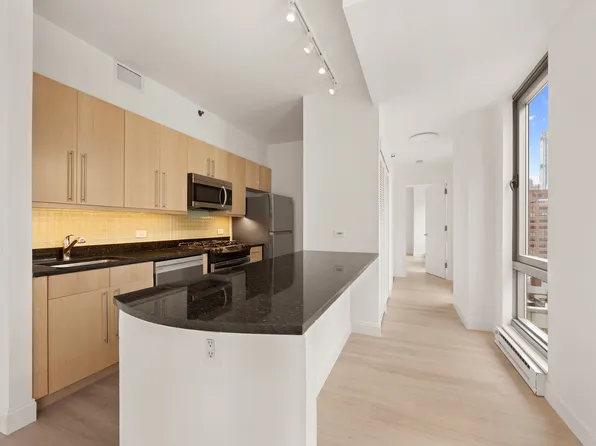 242 East 25th Street image 5 of 10