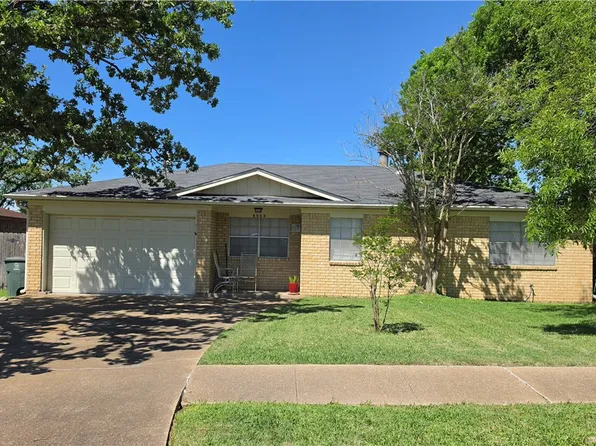 4009 Woodcrest Dr, Bryan, TX 77802