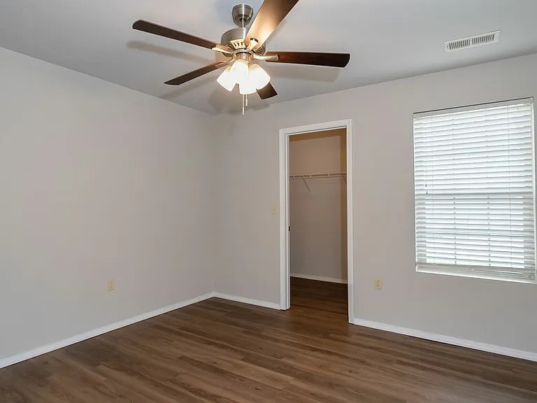 Scenic Station Apartments — Photo 26