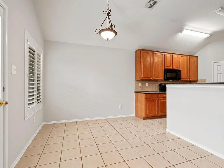 1534 Sleepy Hollow Dr — Photo 8