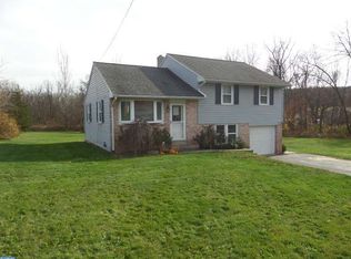 2496 Rhoads Rd, Gilbertsville, PA 19525