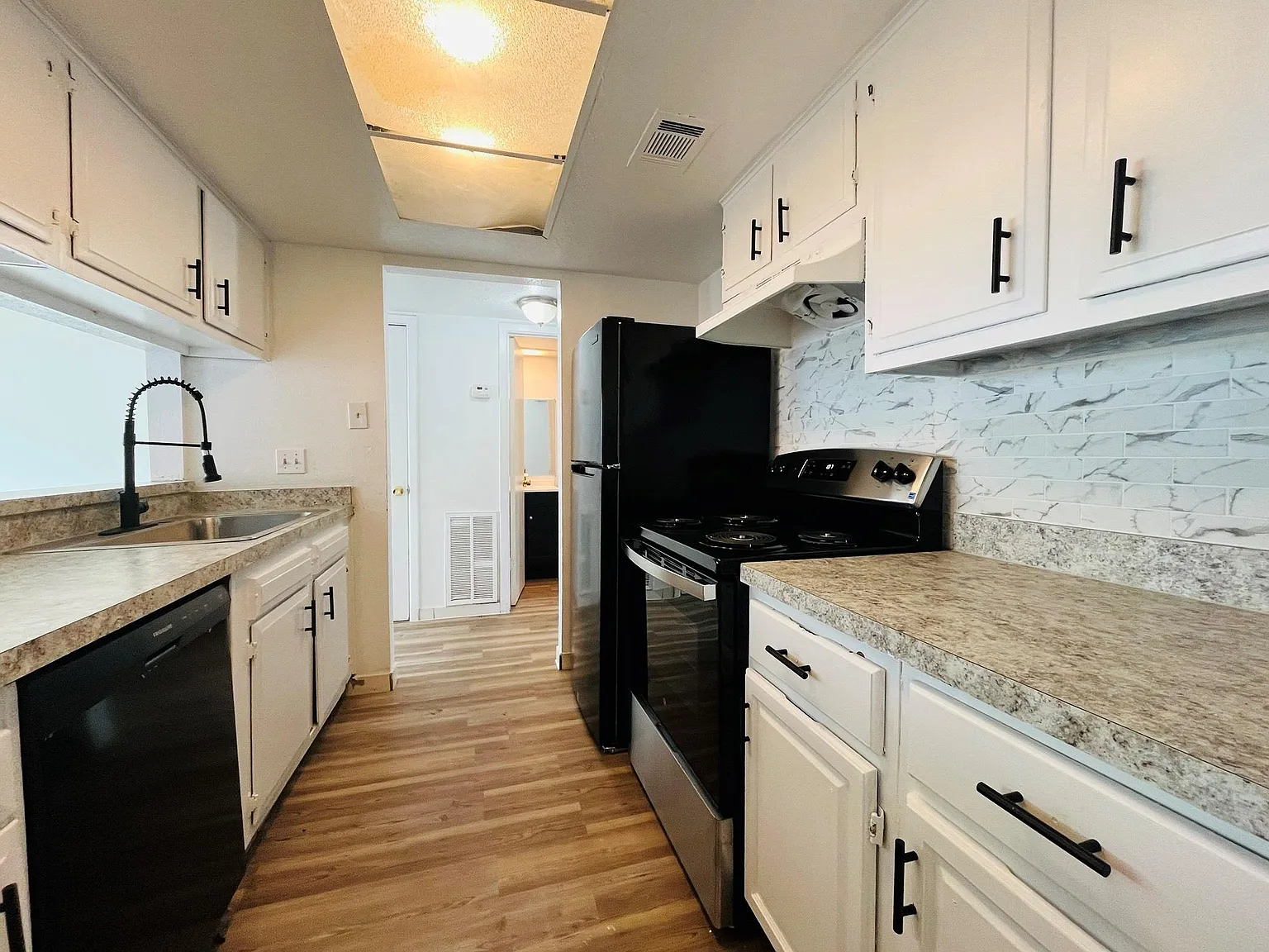 3 bed, 2.5 bath, 1562 sqft, $1,525 — Photo 3
