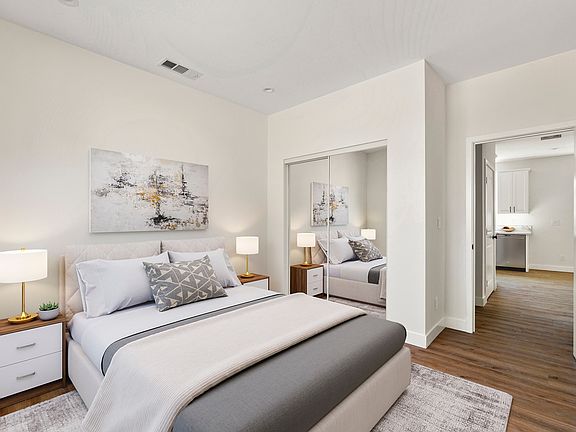 4th image of 3047 S Bronson Ave #1