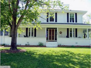 472 Airview Dr, Mount Airy, NC 27030
