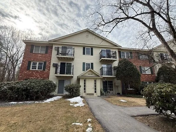 3 Oak Hill Lane #301, Nashua, NH 03062