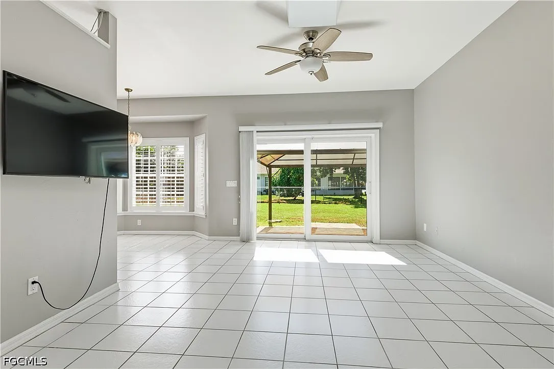3 bed, 2.0 bath, 1314 sqft, $1,700 — Photo 3