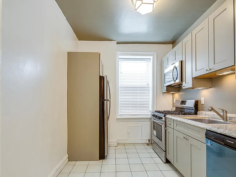 101 73rd St #25 — Photo 2