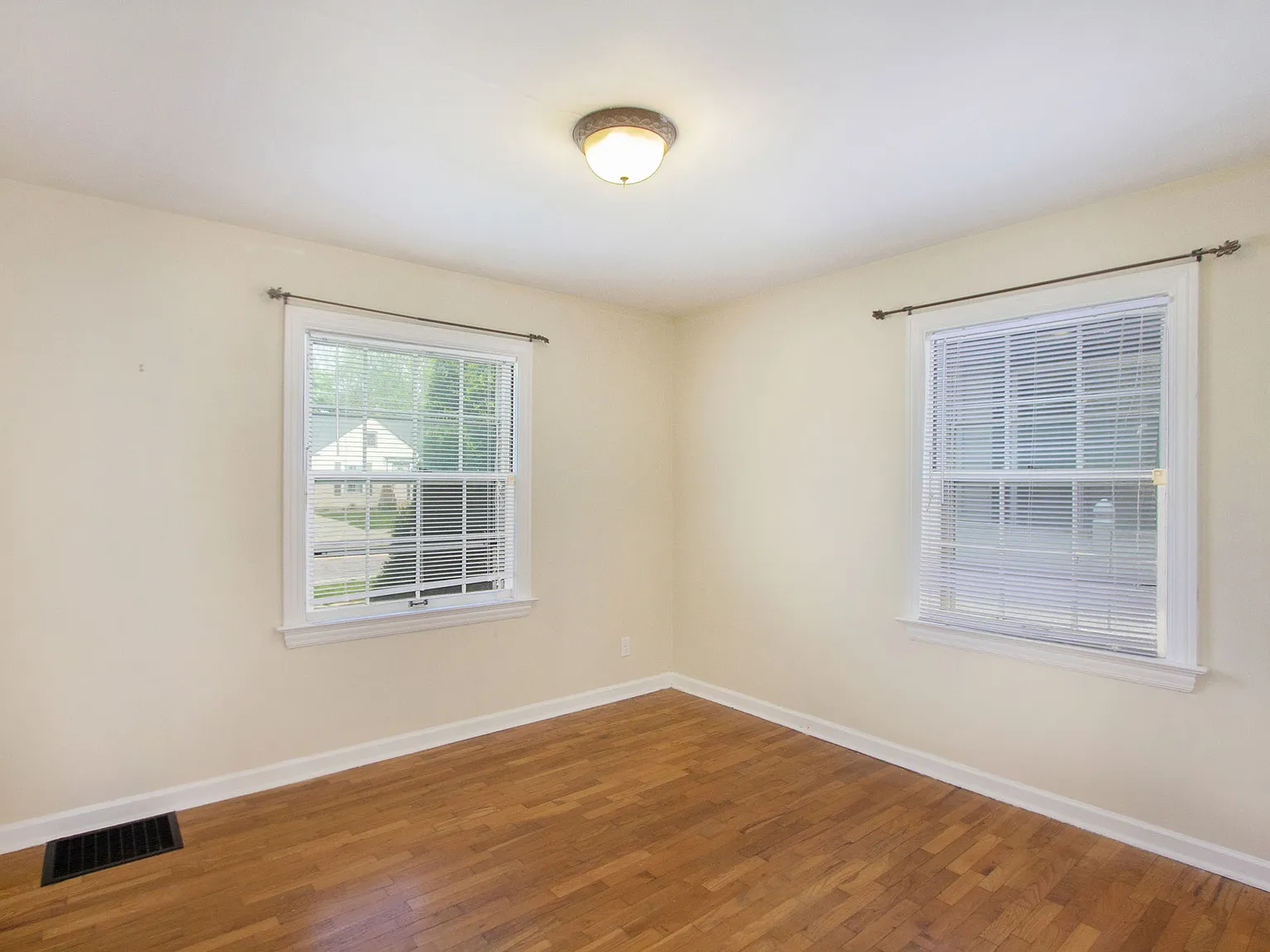 4 bed, 1500 sqft, $2,450 — Photo 4