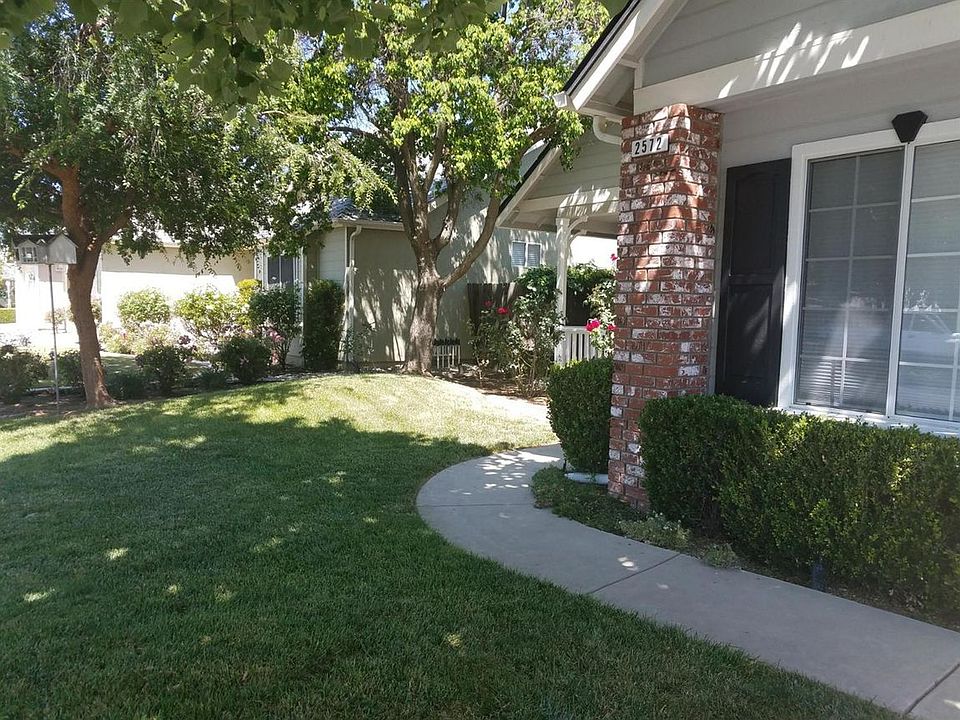 1st image of 2572 E El Paso Ave