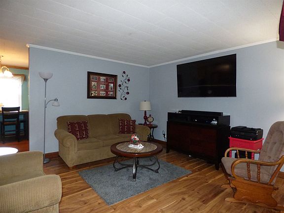 3rd image of 1409 S Pleasantview Dr