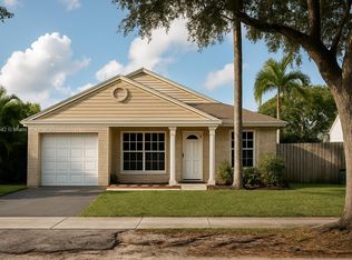 8615 SW 15th St, Pembroke Pines, FL 33025