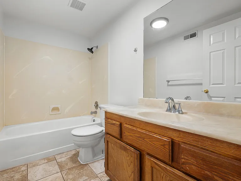 653 S 880 W #4 — Photo 14