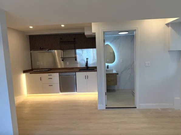 43 Jacobs Ter #2, Newton Center, MA 02459