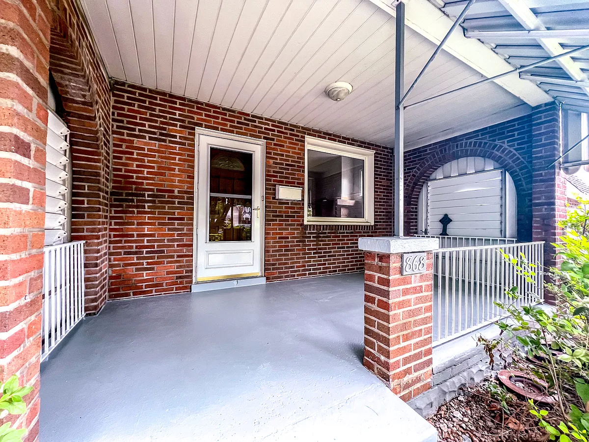 Building Photo - 868 Kennebec St