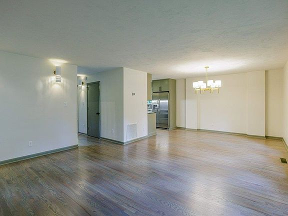 5th image of 3015 Brandemere Dr