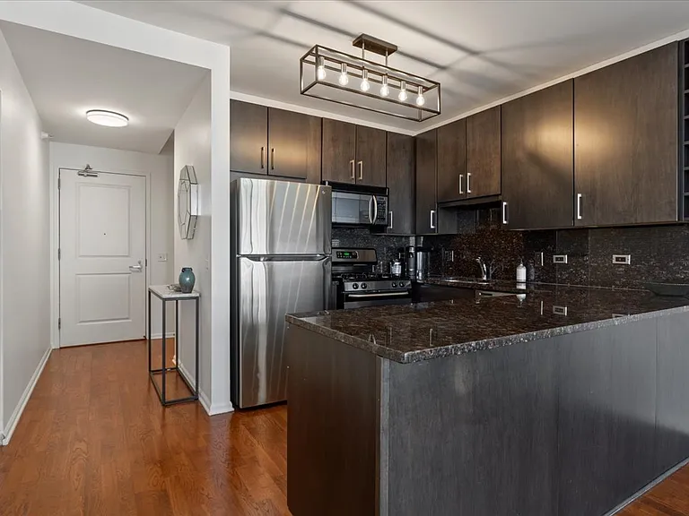 645 N Kingsbury St #1703 — Photo 8