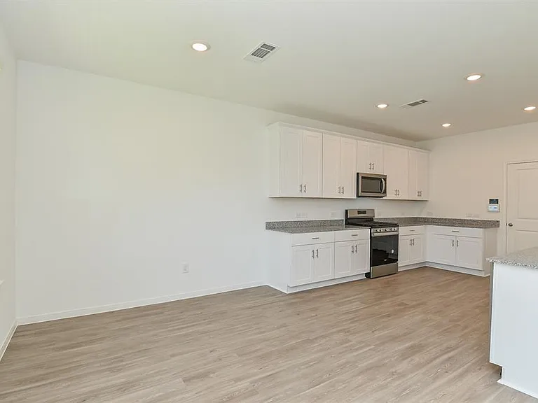 1005 Greenshank Dr — Photo 6