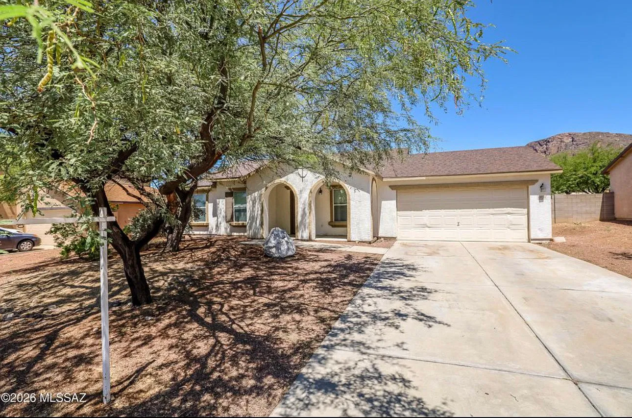 3 bed, 1264 sqft, $2,000 — Photo 1