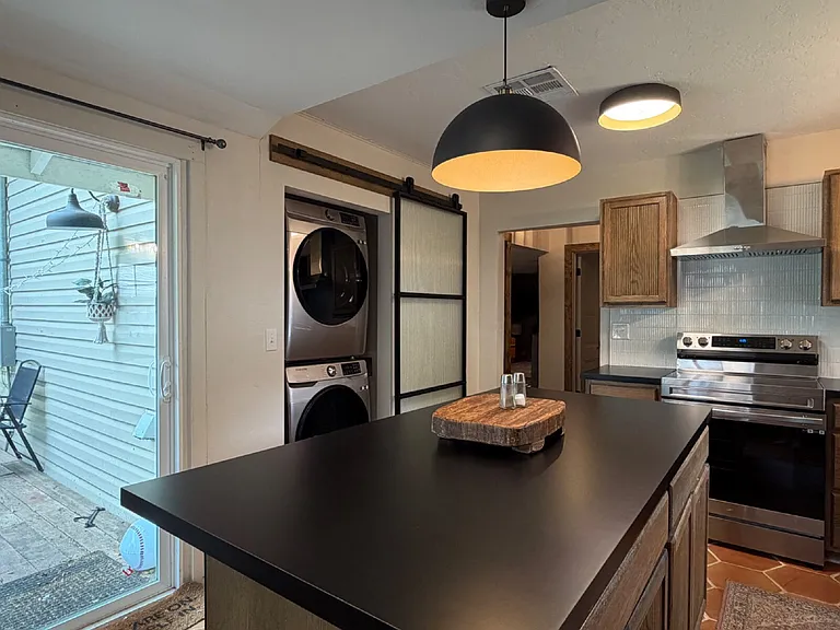 504 E 18th Ave — Photo 15