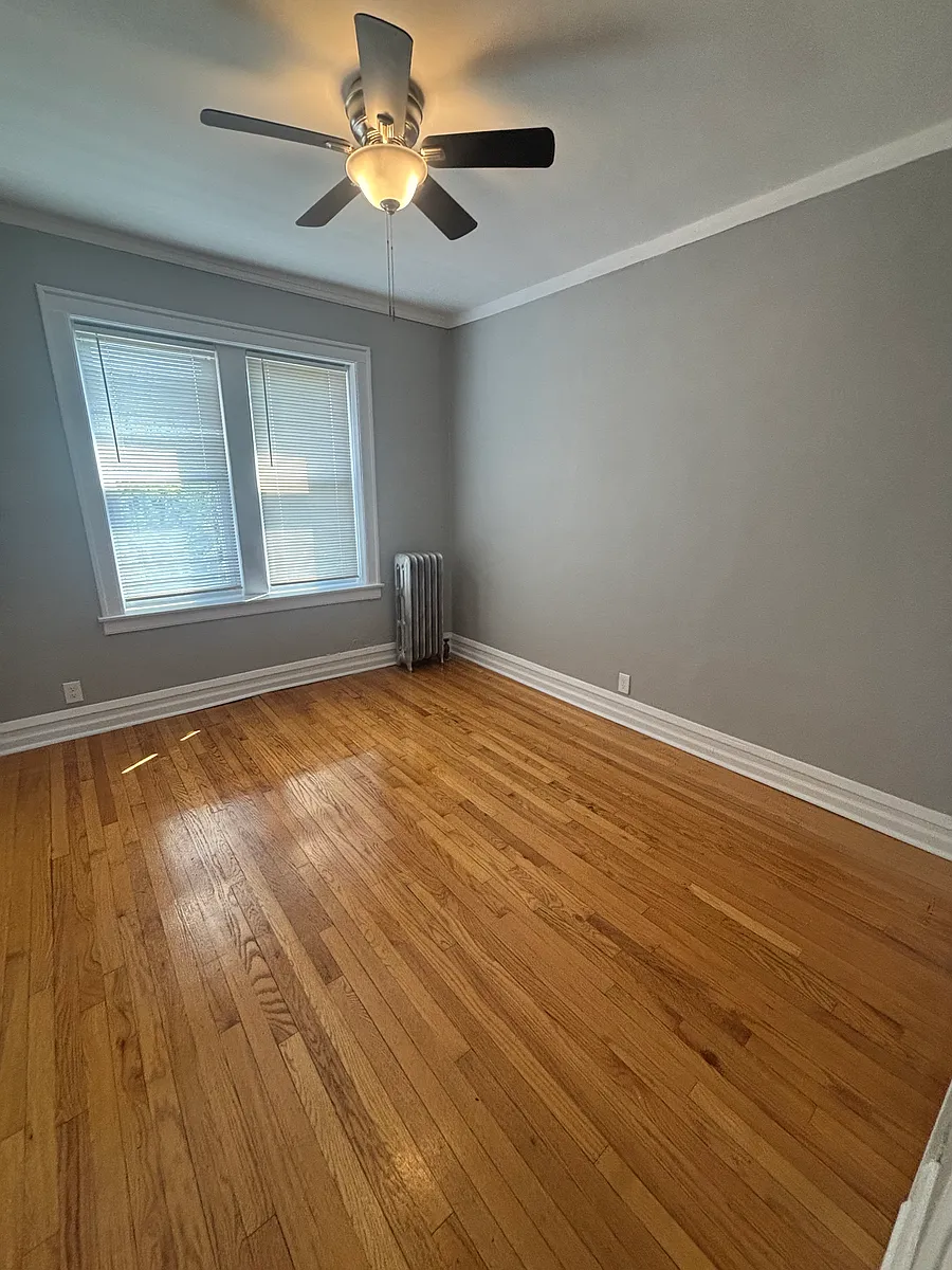 Building Photo - 656 E 81st St #3