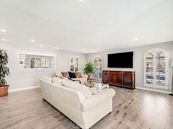 5th image of 6020 E Ocean Blvd